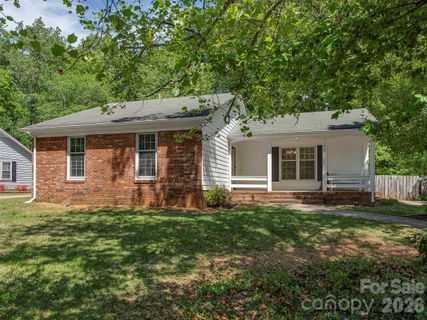 517 Fence Post Lane sold home in Wood Hollow, Matthews, NC