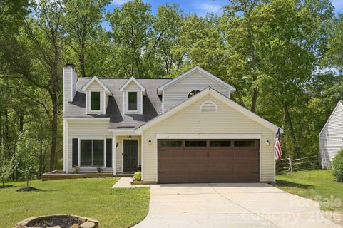 1629 Oak Knoll Lane sold home in Northwoods, Charlotte, NC