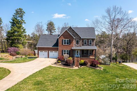 Homes in Crystal Falls, Hickory