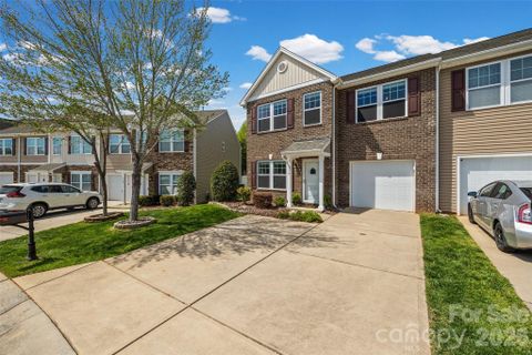 334 Battery Circle pending home in Harpers Green, Clover, SC