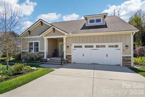 31 N Anvil Avenue pending home in Blacksmith Run, Hendersonville, NC