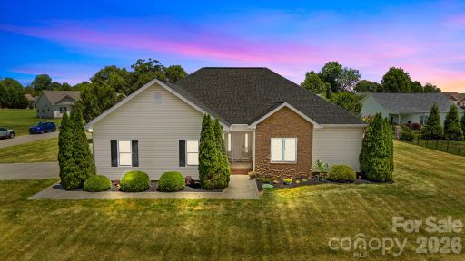 104 Castle Pines Lane pending home in Castlegate, Statesville, NC