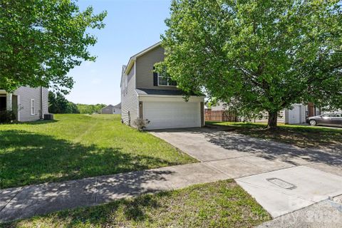 8207 Belmont Stables Drive sold home in Avery Glen, Charlotte, NC