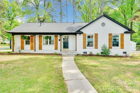 5201 Amity Place active home in Coventry Woods, Charlotte, NC