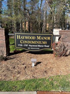 1763 Haywood Manor Road active home in Haywood Manor, Hendersonville, NC