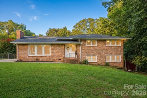 122 Crestwood Drive