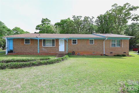 104 Pinetree Drive pending home in Forest Park, Matthews, NC