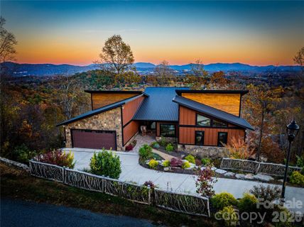41 Ben Lippen School Road active home in Crest Mountain, Asheville, NC