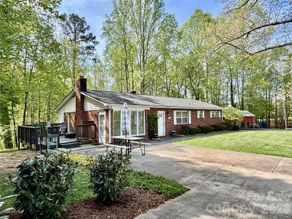2730 4th Street Place sold home in Forest Hills, Hickory, NC