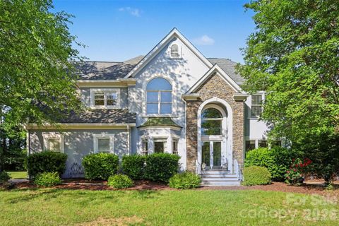 6123 Glen Manor Drive pending home in Highland Creek, Charlotte, NC