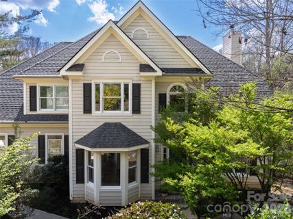 39 Eastmoor Drive active home in Eastmoor, Asheville, NC