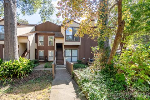 7309 Winery Lane active home in Brandywine, Charlotte, NC