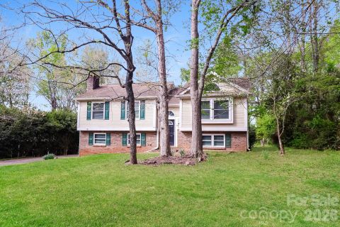 9111 Touchstone Lane pending home in Birnam Woods, Charlotte, NC