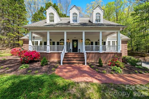 401 Stonecroft Drive active home in Stonecroft Estates, Lenoir, NC