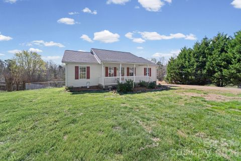 1024 Daniel Drive sold home in Shadow Oaks, Stanley, NC