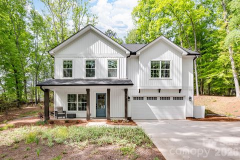 617 Teresa Circle active home in Hillcrest, Waxhaw, NC