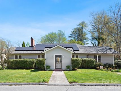 1614 Ridgewood Boulevard pending home in Druid Hills, Hendersonville, NC