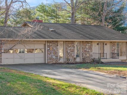 29 Reynolda Drive pending home in The Woods, Asheville, NC