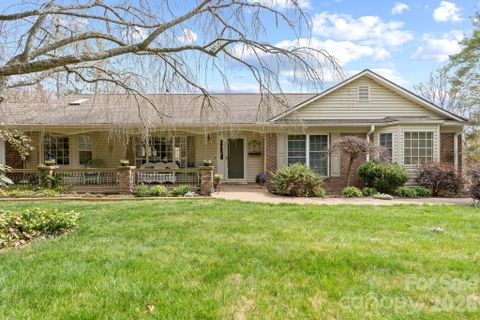 432 Hunters Glen Lane sold home in Hunters Glen, Hendersonville, NC