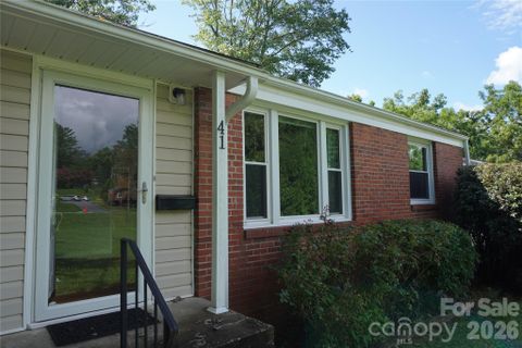 41 Trowbridge Lane pending home in Sapphire Manor, Brevard, NC