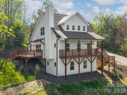 94 Spicewood Road pending home in Spicewood Hills, Weaverville, NC