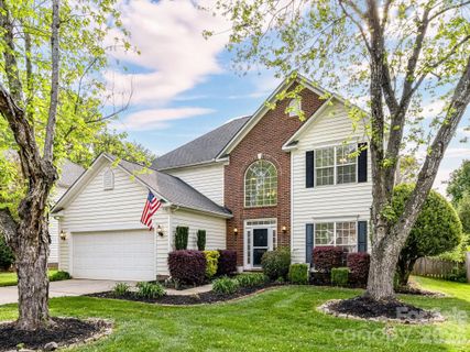 9334 Autumn Applause Drive sold home in Blakeney Heath - Fieldstone, Charlotte, NC