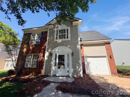 6032 Briggs Drive active home in Glenview, Charlotte, NC