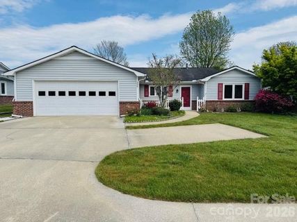 208 Dartcrest Drive sold home in Blue Ridge Villas, Hendersonville, NC