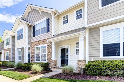 226 Dawn Mist Lane pending home in Fieldstone, Fort Mill, SC