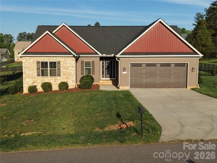 172 Staffordshire Drive pending home in Castlegate, Statesville, NC