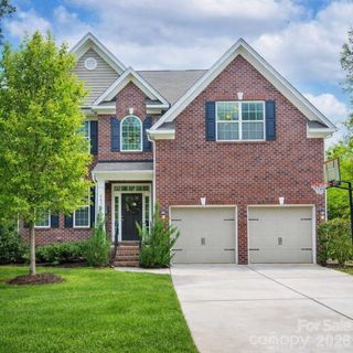 949 Autumn Glen Court active home in Rosedale, Lake Wylie, SC