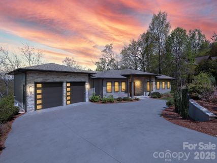 642 Altamont View active home in Reynolds Mountain, Asheville, NC