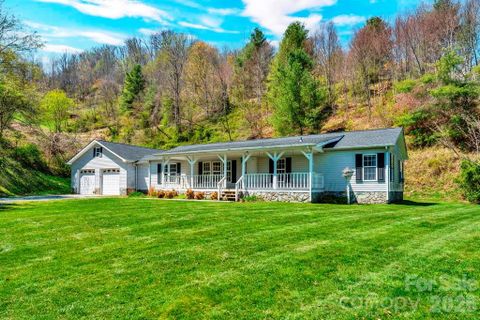 228 Vilas Overlook Drive pending home in Vilas Highlands, Vilas, NC