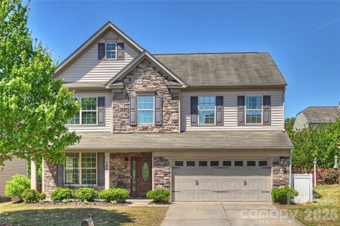 7041 Carnwarth Lane active home in Almond Glen, Fort Mill, SC
