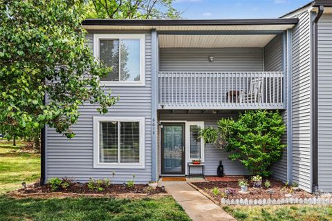 6614 Point Comfort Lane pending home in Carmel Chace, Charlotte, NC