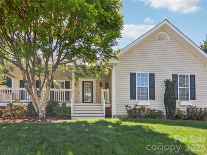 117 Apple Meadow Court active home in Old Applewood Hollow, Hendersonville, NC