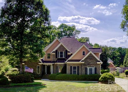 279 Woodstream Circle pending home in Norman Woods, Mooresville, NC