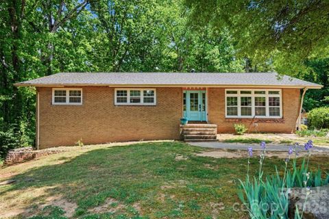 6913 Folger Drive active home in Lansdowne, Charlotte, NC