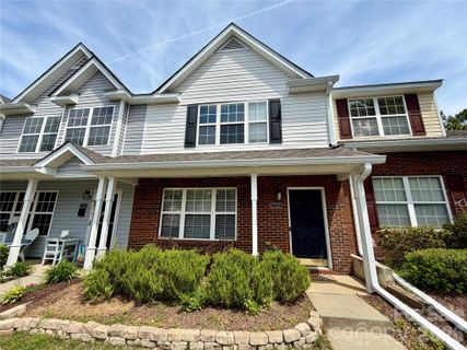 732 Rock Lake Glen active home in Cole Creek, Fort Mill, SC