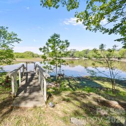 405 Carroll Cove
