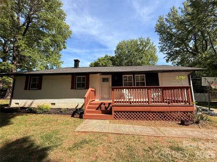 401 Rutland Drive pending home in Yorkmont Park, Charlotte, NC