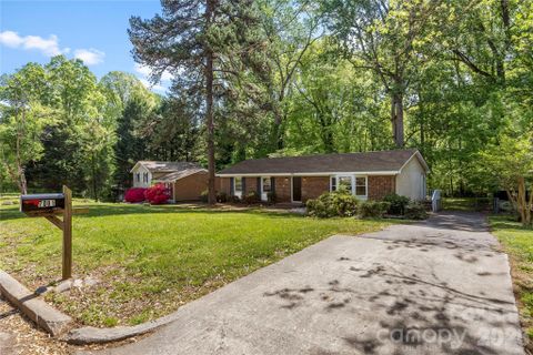 7001 Crossridge Road sold home in Forest Pawtuckett, Charlotte, NC