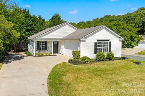 102 Daventry Place active home in Brantley Place, Mooresville, NC