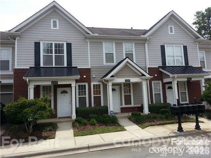 11435 Dixie Glen Drive active home in Coventry Court Townhomes, Charlotte, NC