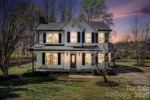 Homes in Governors Square, Gastonia
