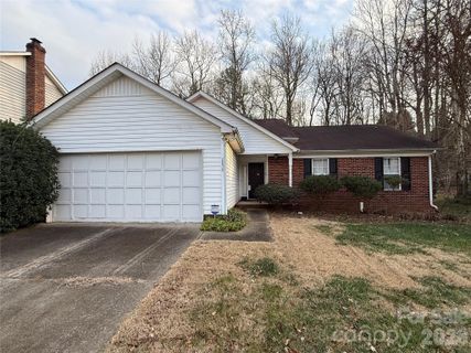 10410 Hellebore Road pending home in Back Creek Forest, Charlotte, NC