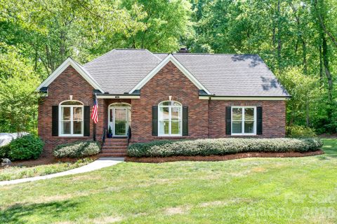 199 Buckingham Place Road pending home in Davidson Downes, Mooresville, NC