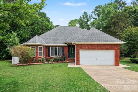 9102 Brightleaf Place pending home in Davis Lake, Charlotte, NC