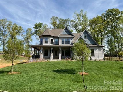 827 Lakeforest Drive
