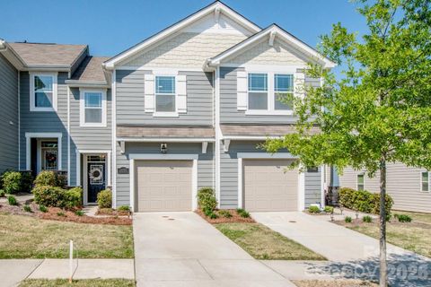 18036 Pear Hawthorne Drive sold home in Magnolia Walk, Huntersville, NC